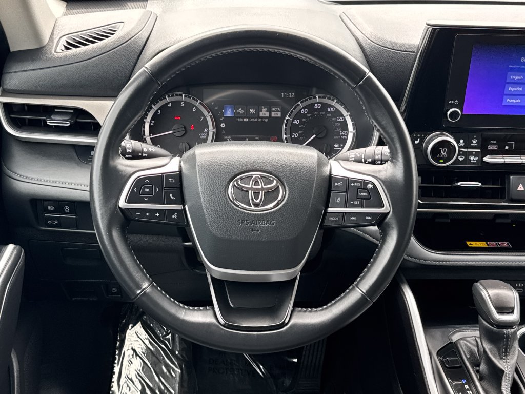 Used 2025 Toyota Highlander XLE AWD/4WD image 15