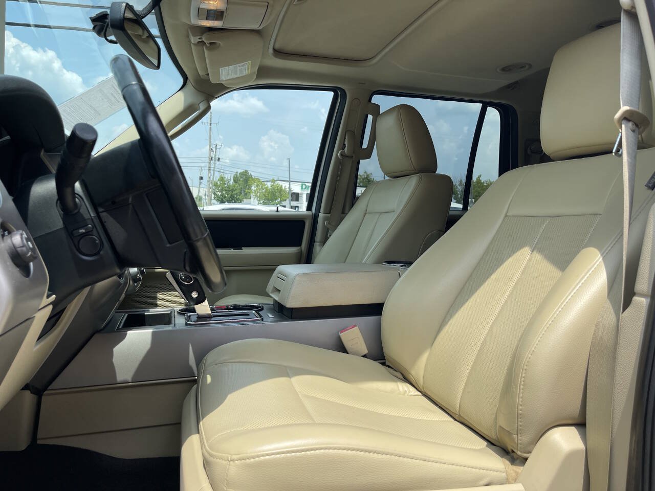 Used 2017 Ford Expedition Limited w/ Equipment Group 301A RWD image 10