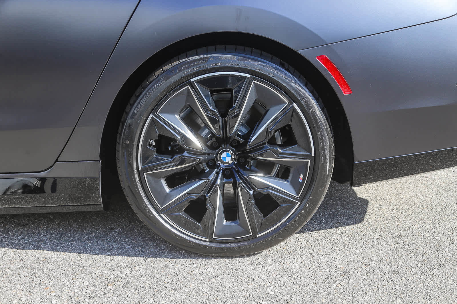 Used 2025 BMW i7 xDrive60 w/ Premium Package image 8