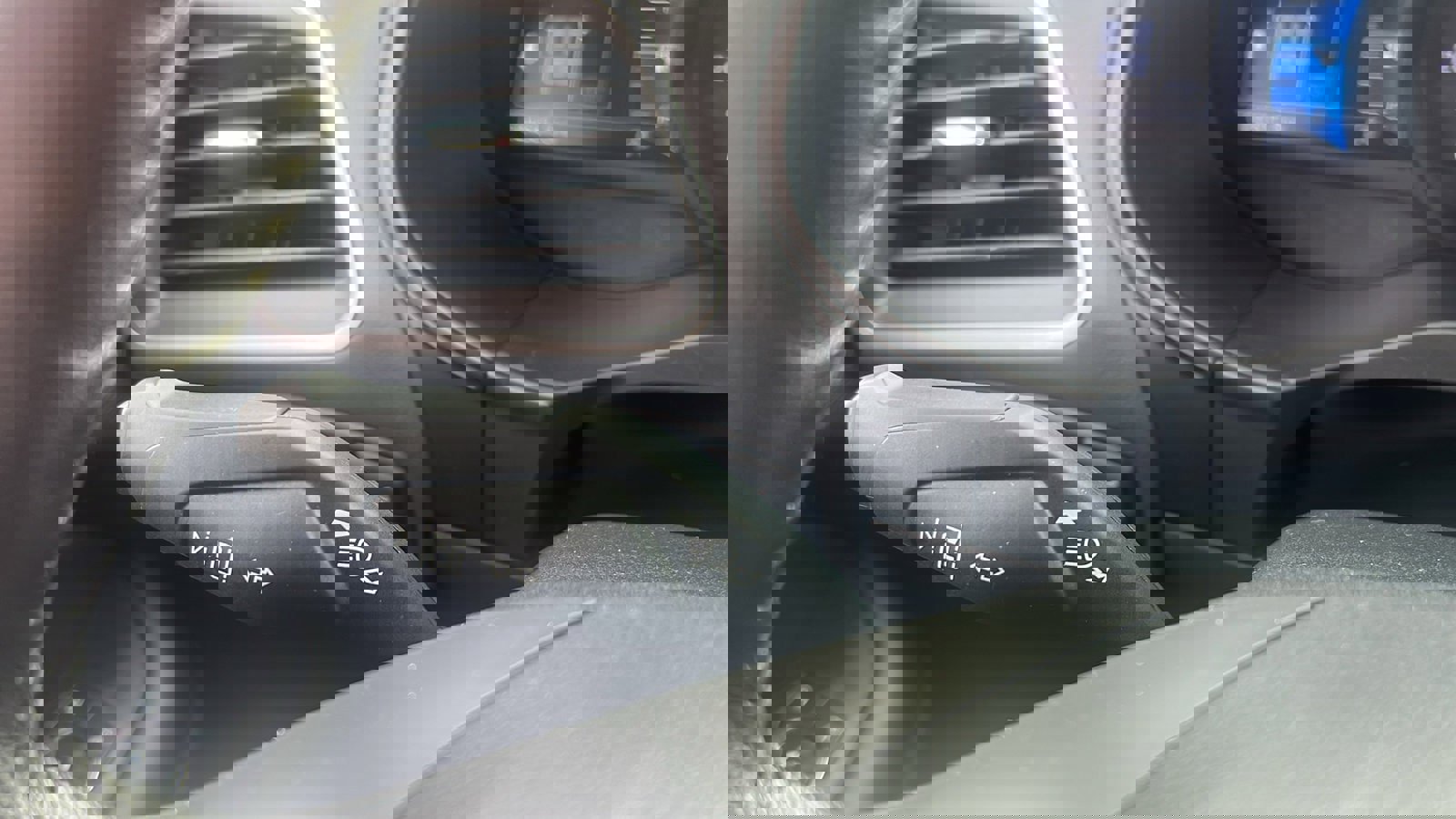 Used 2022 Ford Edge SEL w/ Convenience Package image 16