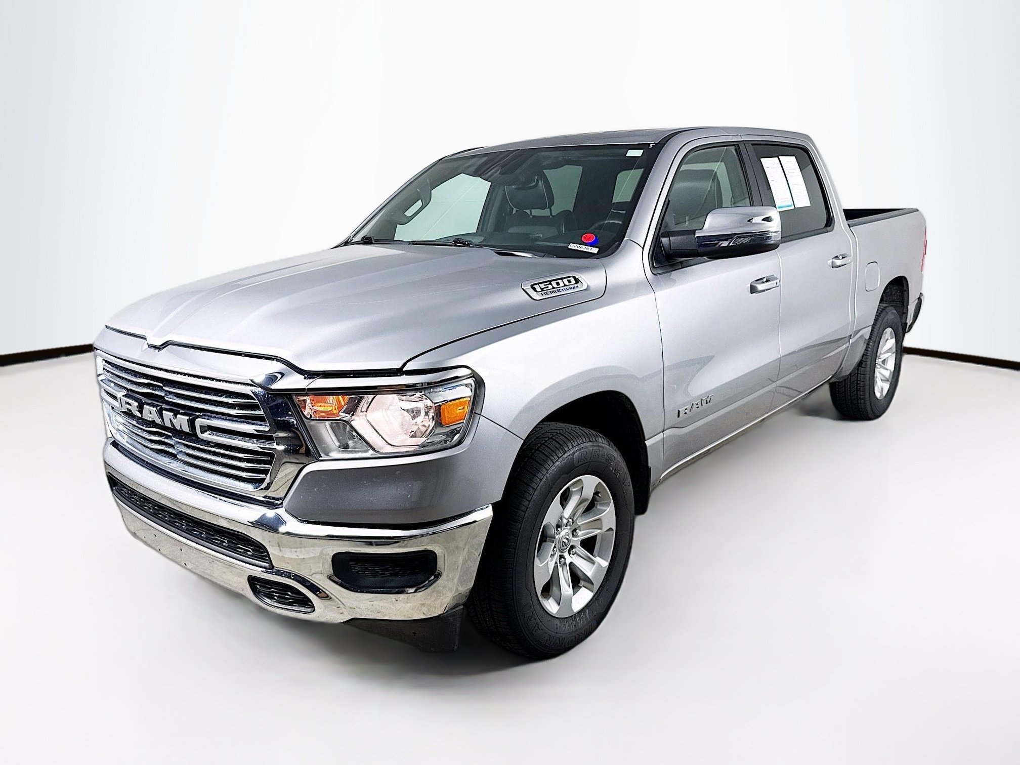 Used 2024 RAM 1500 Laramie AWD/4WD image 4