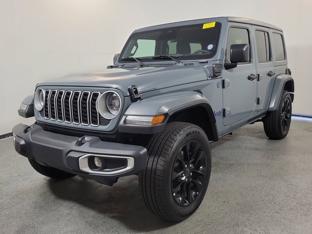 Used 2025 Jeep Wrangler Unlimited Sahara w/ Safety Group AWD/4WD image 3