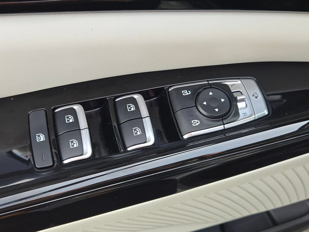 Used 2022 Kia Carnival SX Prestige FWD image 24
