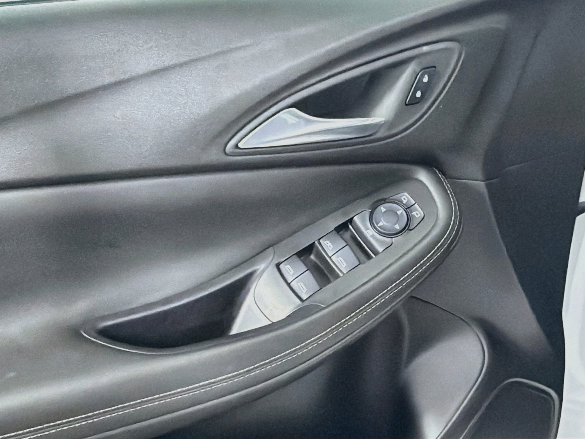 Used 2024 Buick Encore GX Sport Touring w/ Comfort Package FWD image 15
