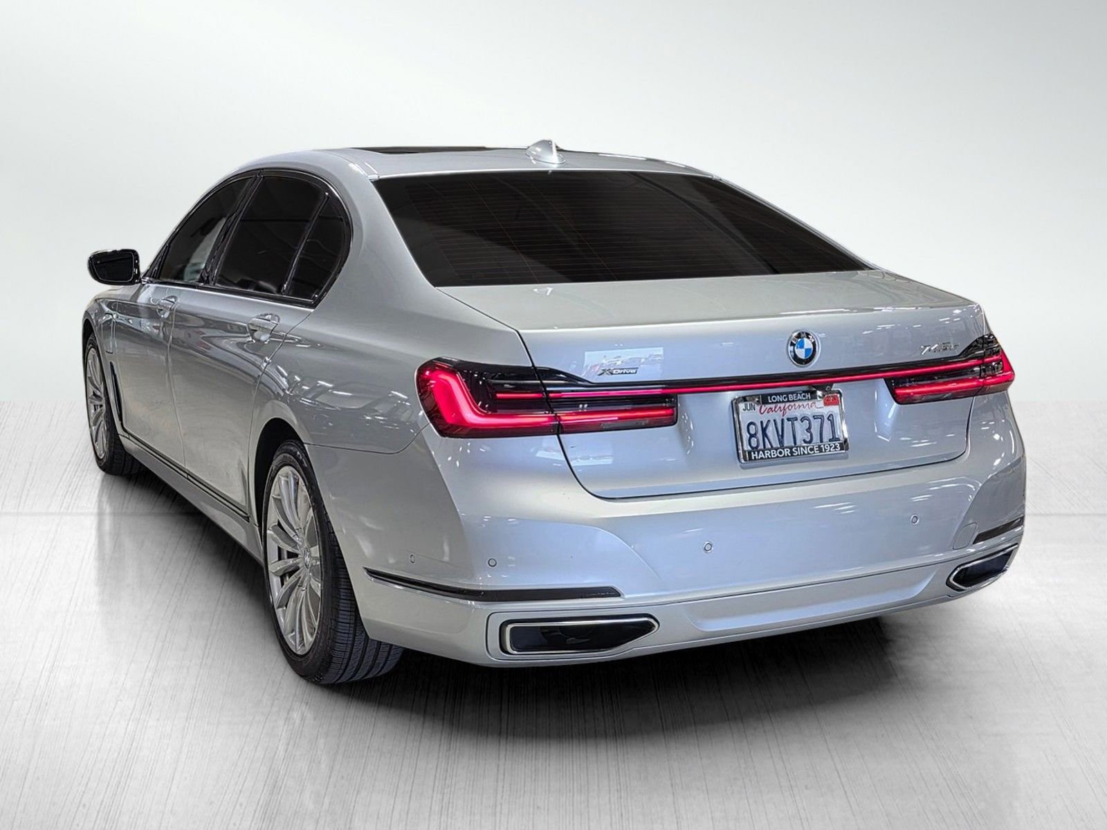 Used 2020 BMW 745e xDrive image 5