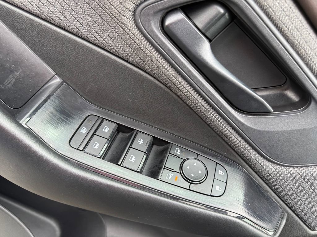 Used 2023 Nissan Rogue S image 11