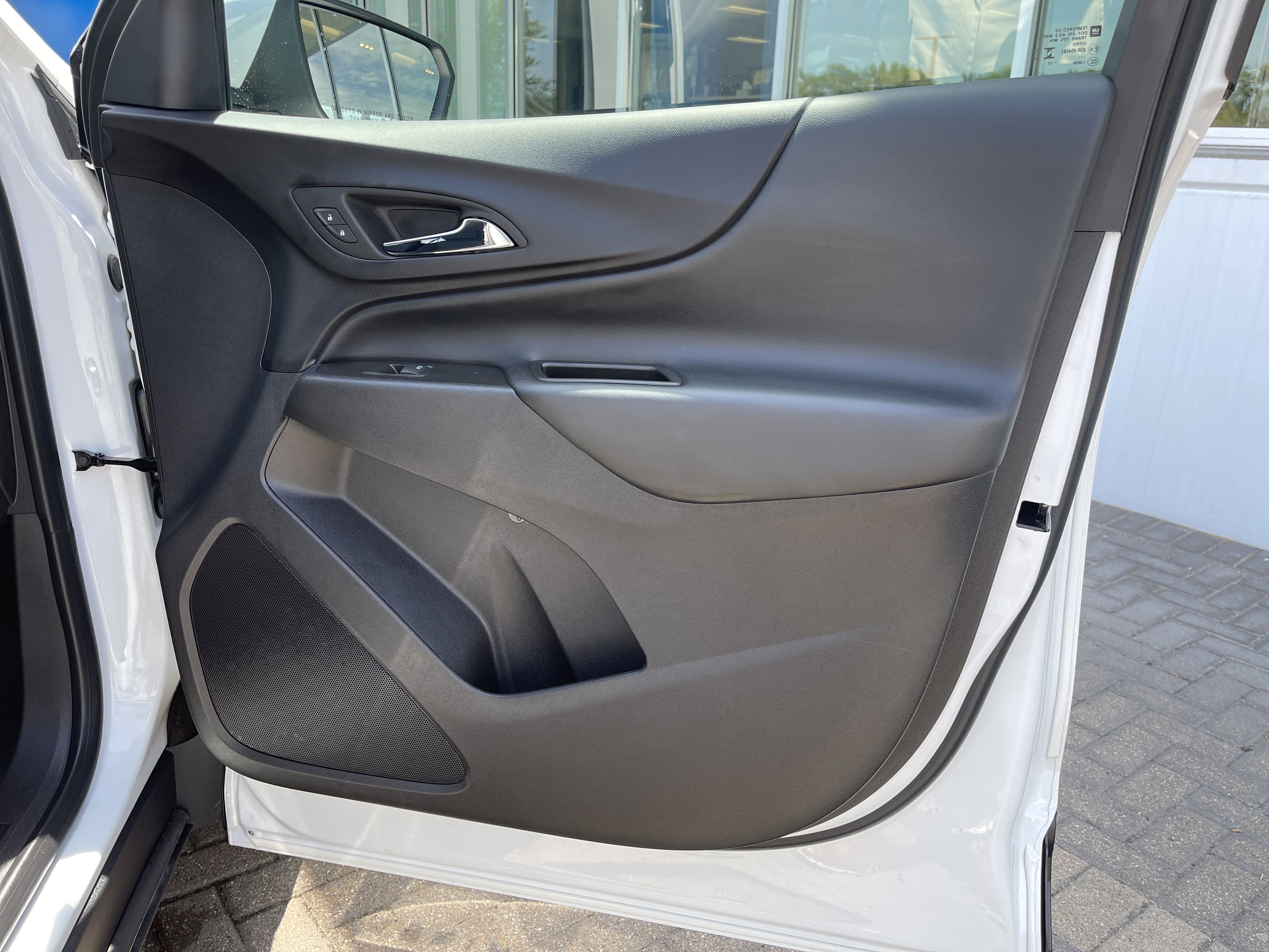 Used 2023 Chevrolet Equinox LT image 32