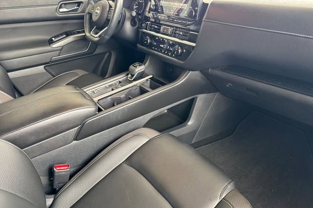 Used 2024 Nissan Pathfinder SL w/ SL Premium Package FWD image 19