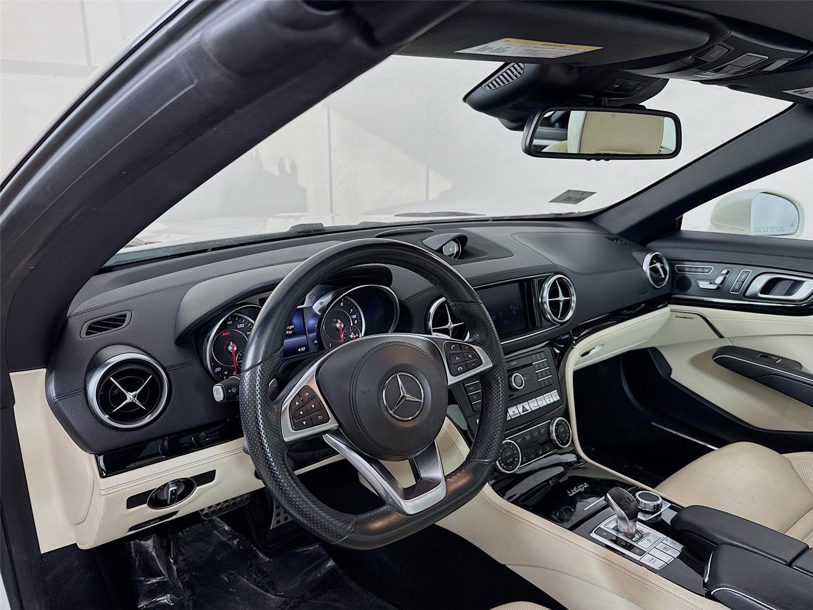 Used 2018 Mercedes-Benz SL 550 image 4