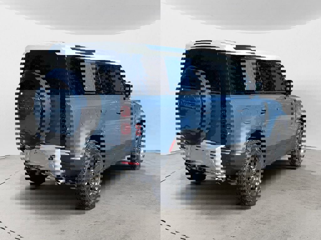 New 2024 Land Rover Defender 110 SE image 5