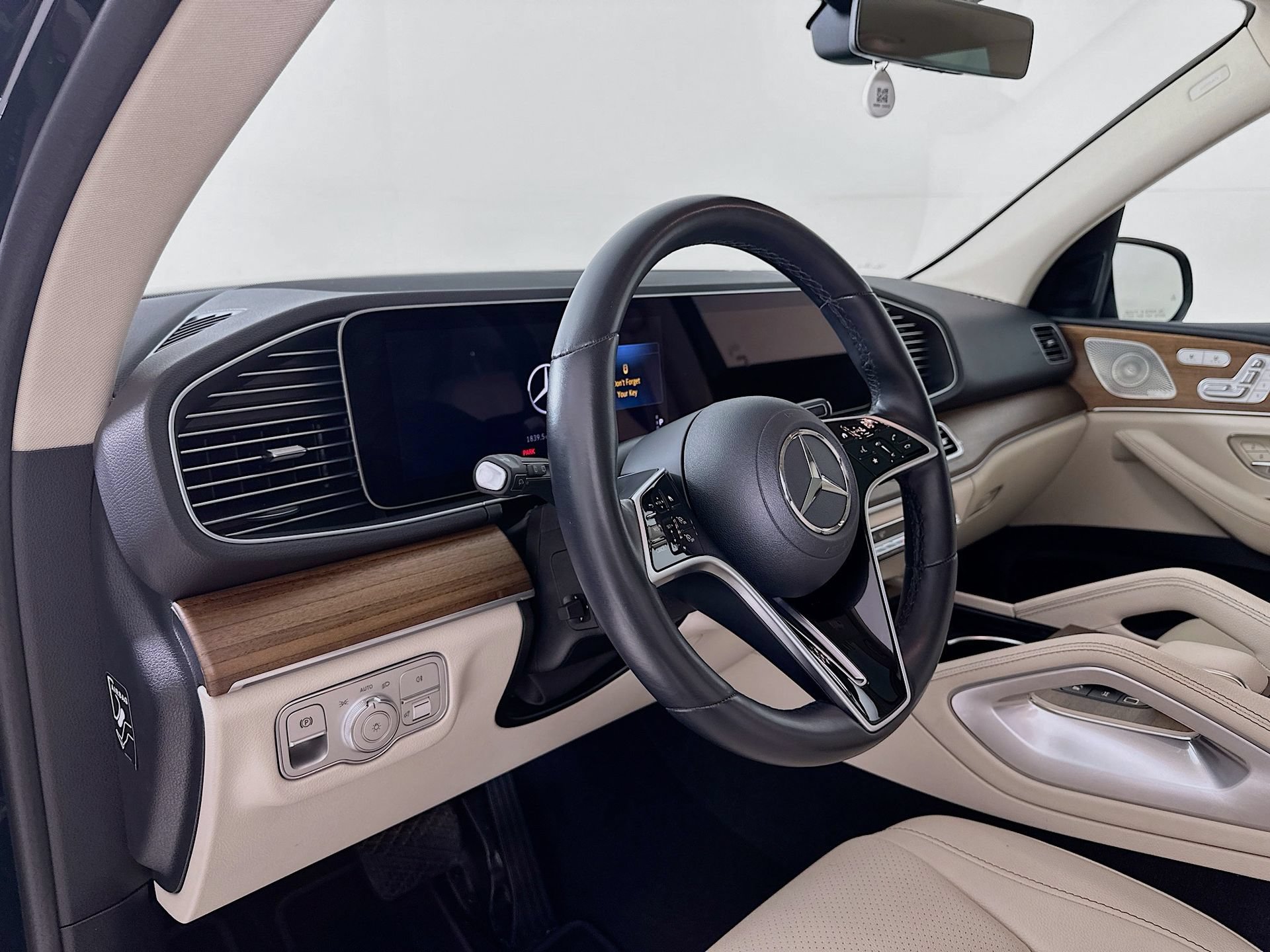 Certified 2025 Mercedes-Benz GLE 350 4MATIC image 10