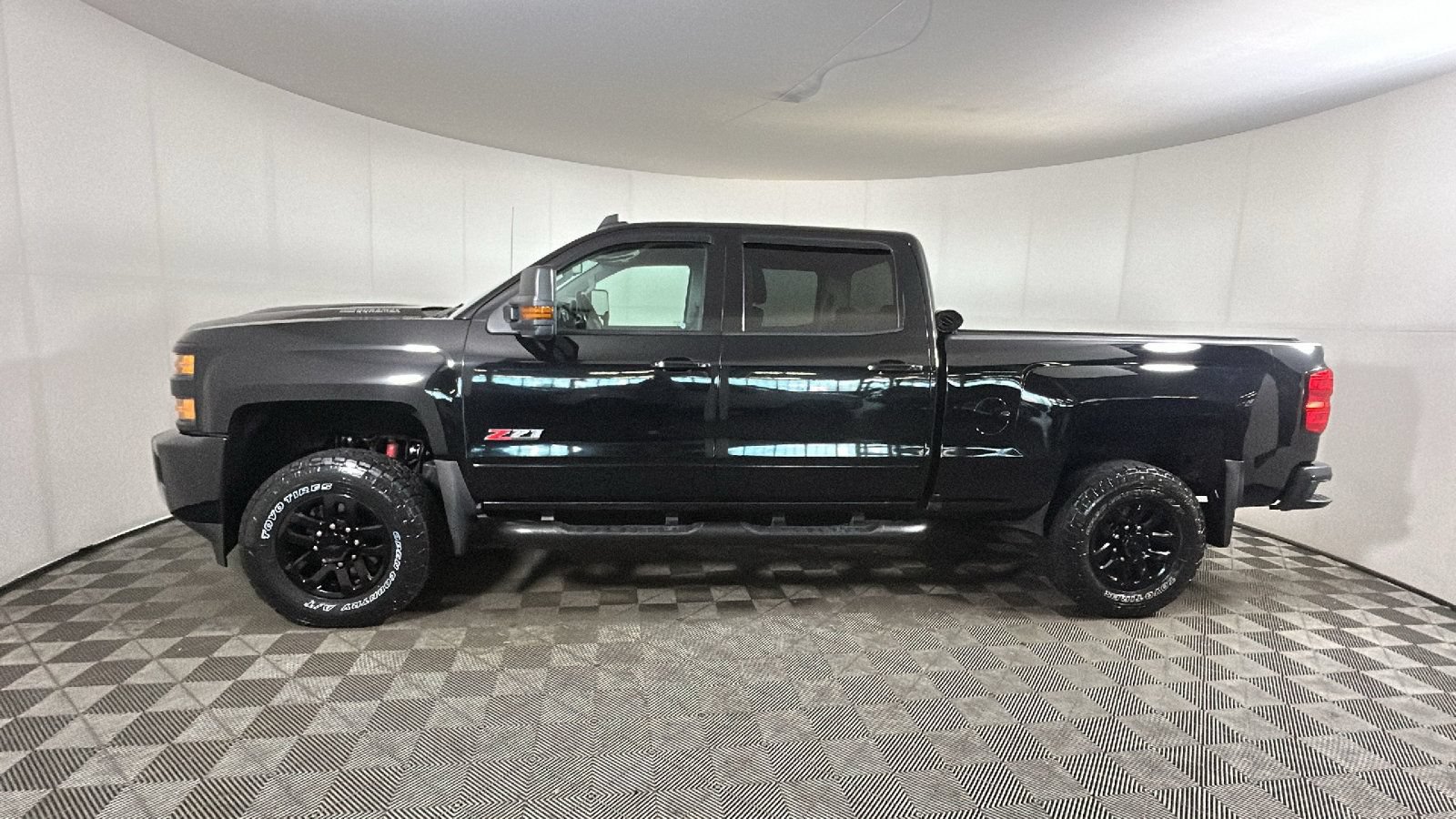 Used 2017 Chevrolet Silverado 2500 LTZ w/ Duramax Plus Package AWD/4WD image 7