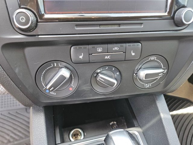 Used 2015 Volkswagen Jetta SE FWD image 19