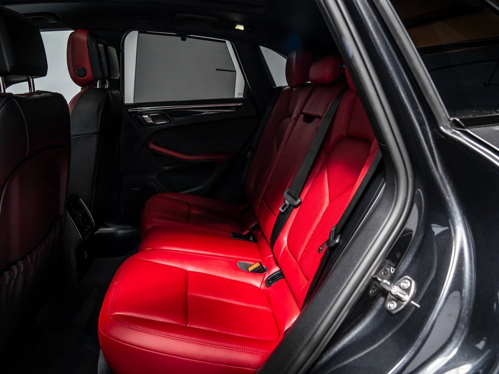 Used 2025 Porsche Macan image 28