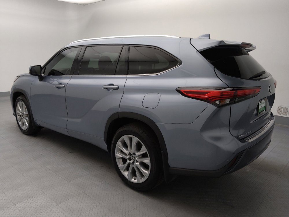Used 2020 Toyota Highlander Limited image 3