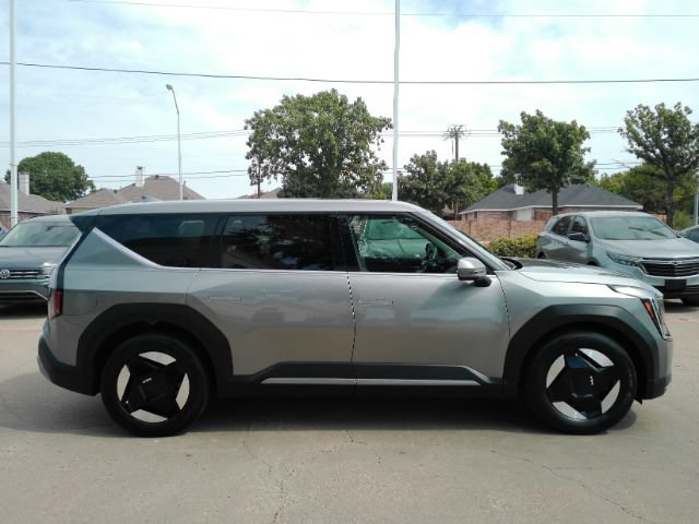 Used 2024 Kia EV9 Light Long Range RWD image 5