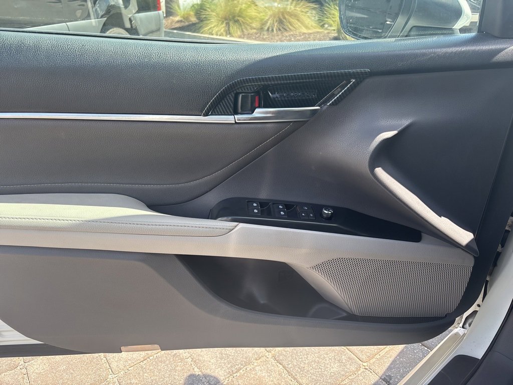 Used 2018 Toyota Camry XSE image 12