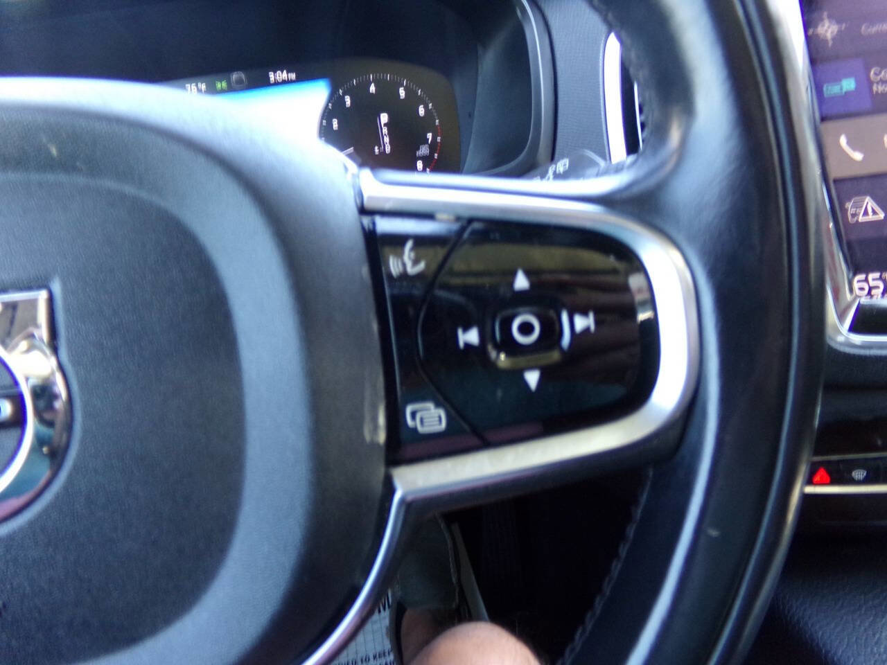 Used 2016 Volvo XC90 T6 Momentum w/ Momentum Plus Package image 58