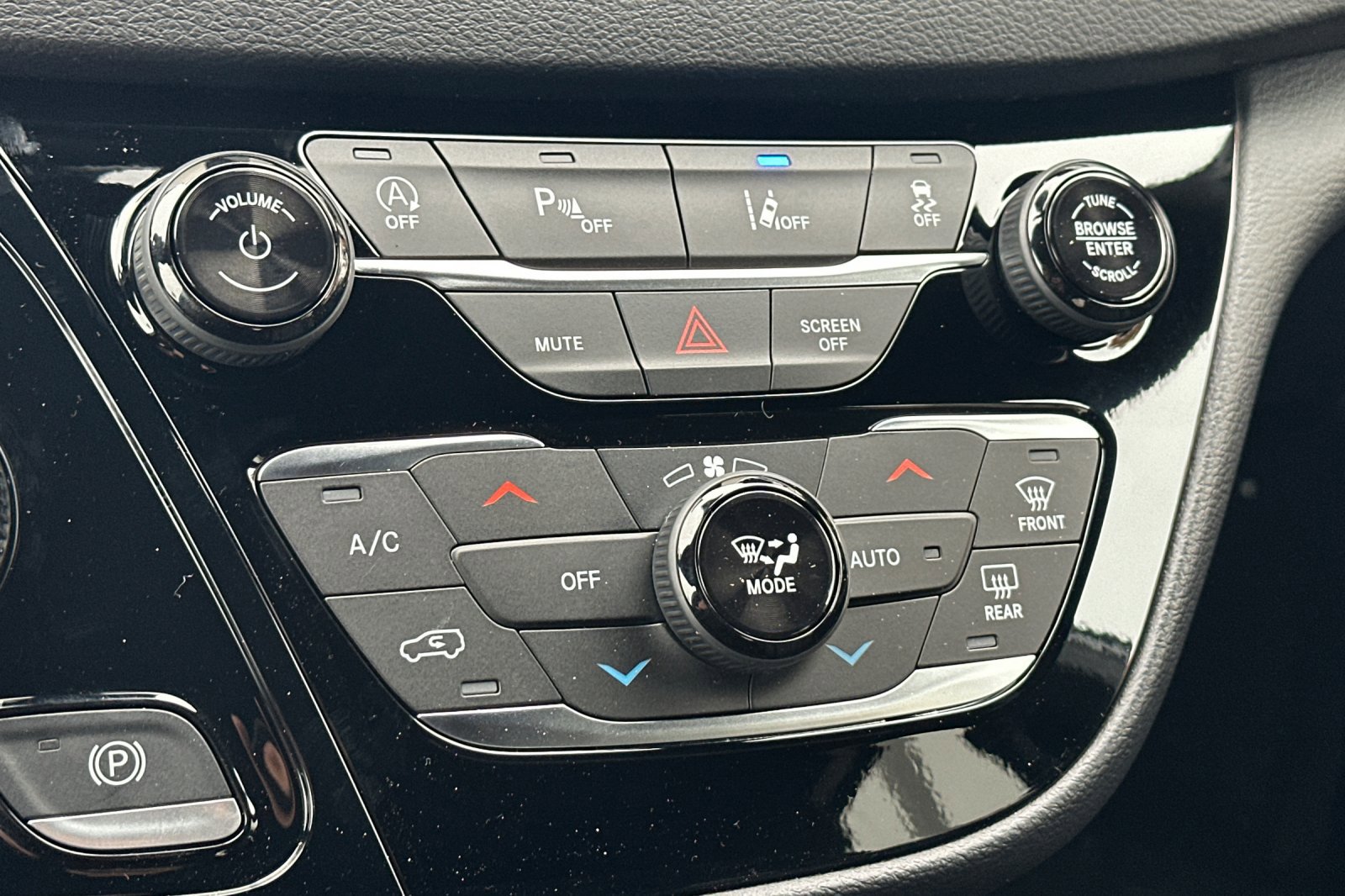 New 2026 Chrysler Voyager LX FWD image 21