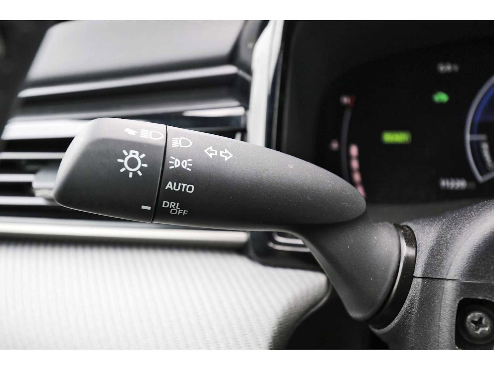 Used 2025 Toyota Camry SE w/ Convenience Package image 17