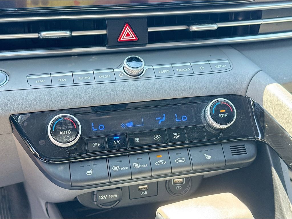 Used 2023 Hyundai Elantra SEL w/ Convenience Package image 17