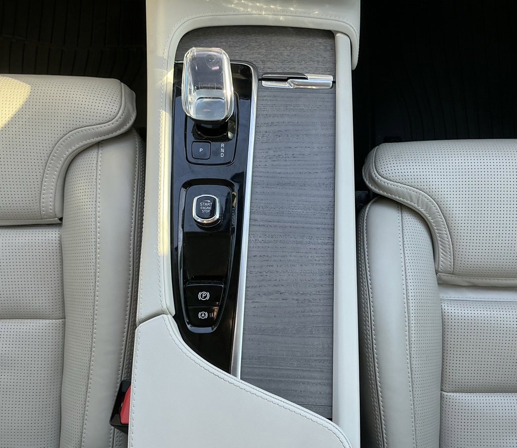 Used 2023 Volvo XC90 B6 Ultimate w/ Protection Package Premier image 38