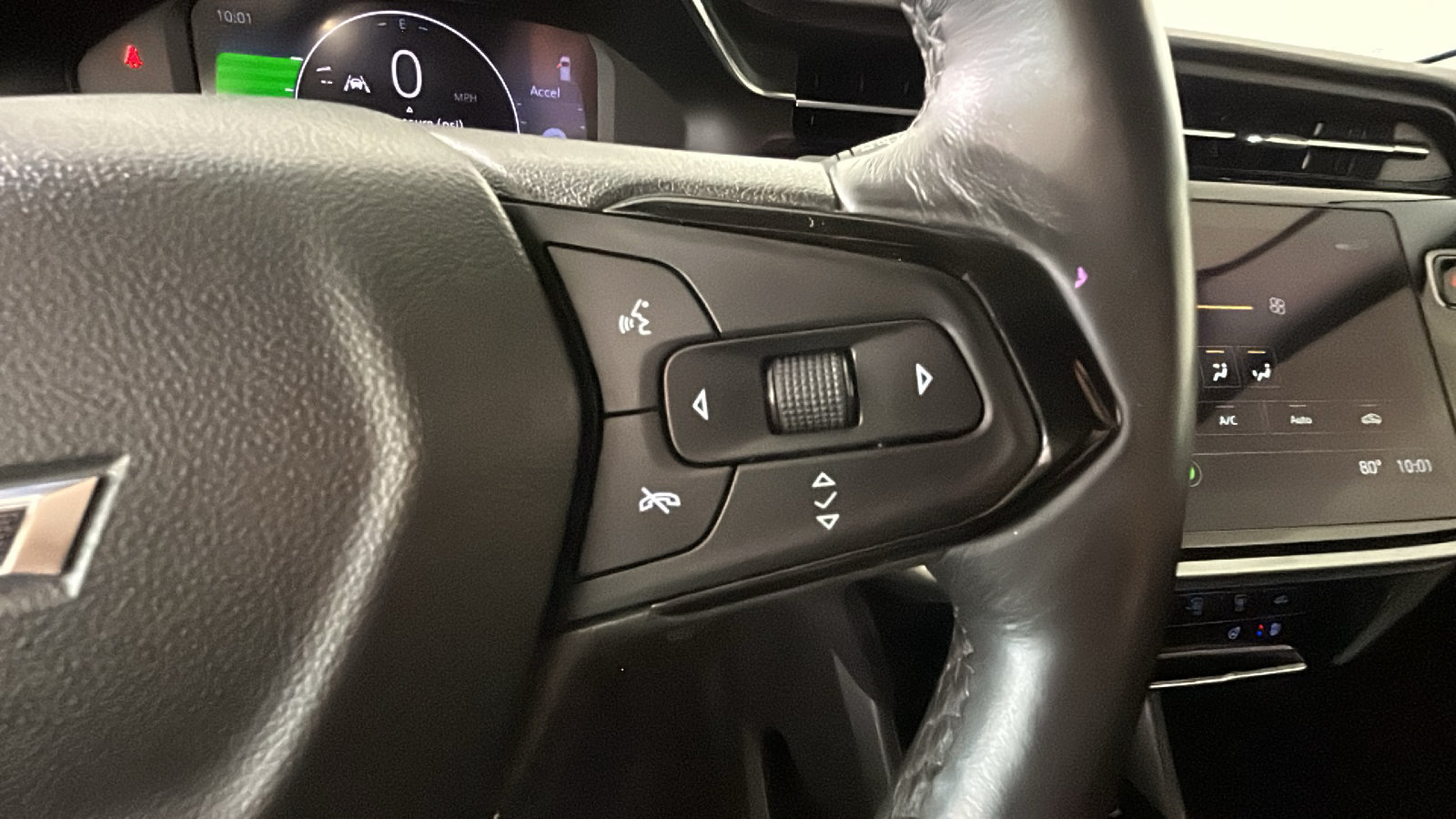 Used 2023 Chevrolet Bolt EUV Premier FWD image 19