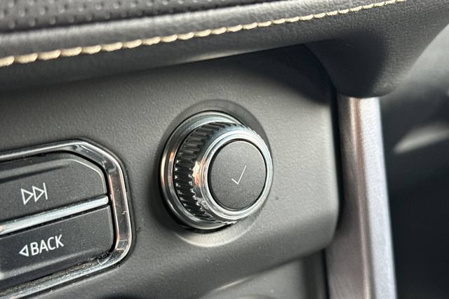 Used 2024 GMC Yukon XL SLT RWD image 33