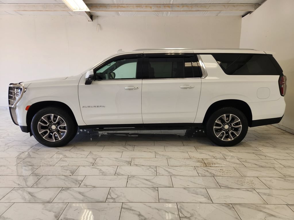 Used 2022 Chevrolet Suburban LT w/ Luxury Package RWD image 4