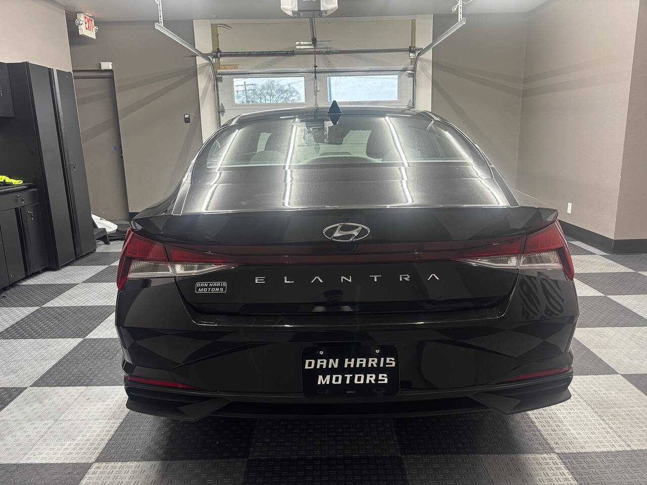 Used 2023 Hyundai Elantra SE FWD image 6