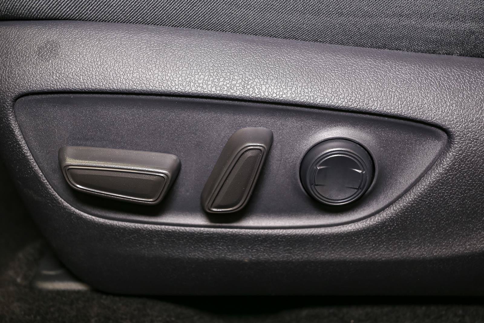 Used 2025 Toyota RAV4 XLE AWD/4WD image 42