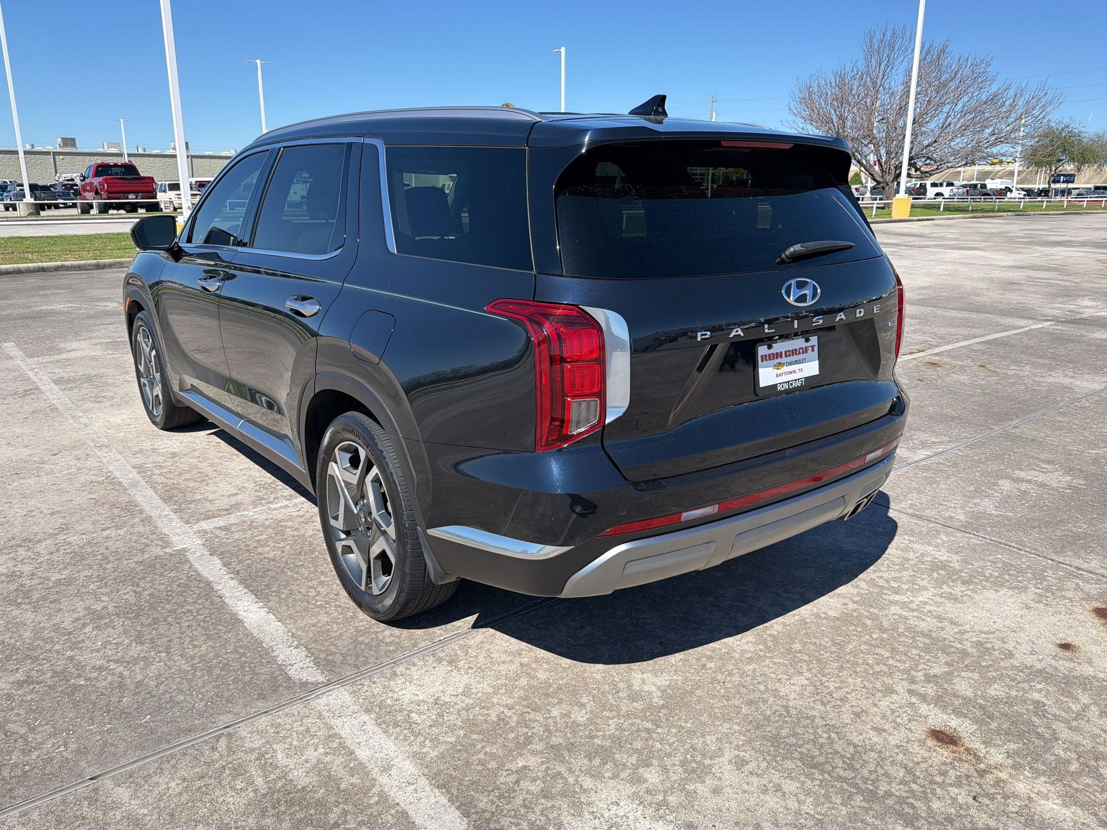 Used 2023 Hyundai Palisade Limited w/ Cargo Package AWD/4WD image 3