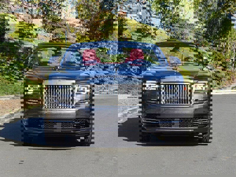 Used 2019 Rolls-Royce Dawn image 2