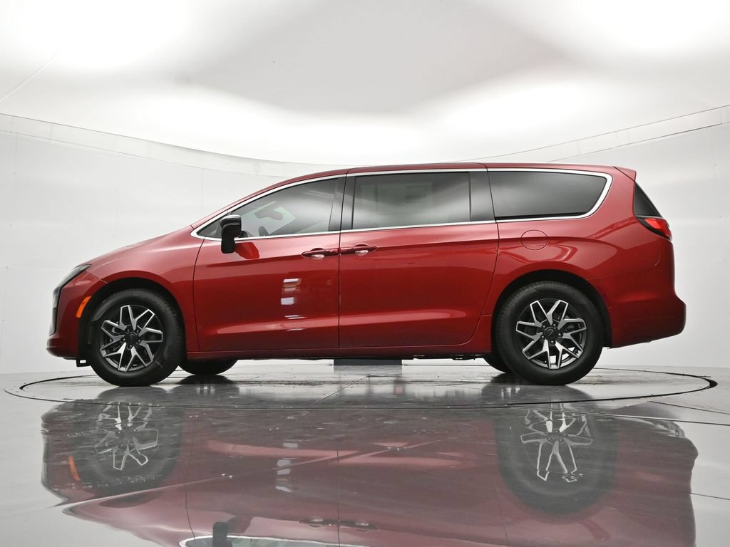 New 2027 Chrysler Pacifica Limited w/ Family Tech Group FWD image 46