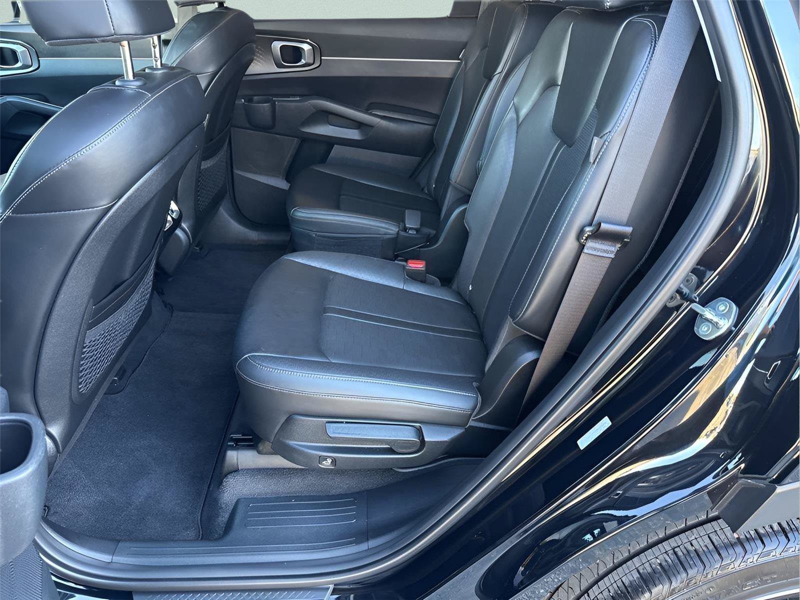 Used 2025 Kia Sorento EX w/ Panoramic Sunroof Package FWD image 23