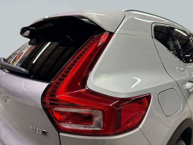 Used 2023 Volvo XC40 B5 Plus w/ Driver Assist Package AWD/4WD image 18