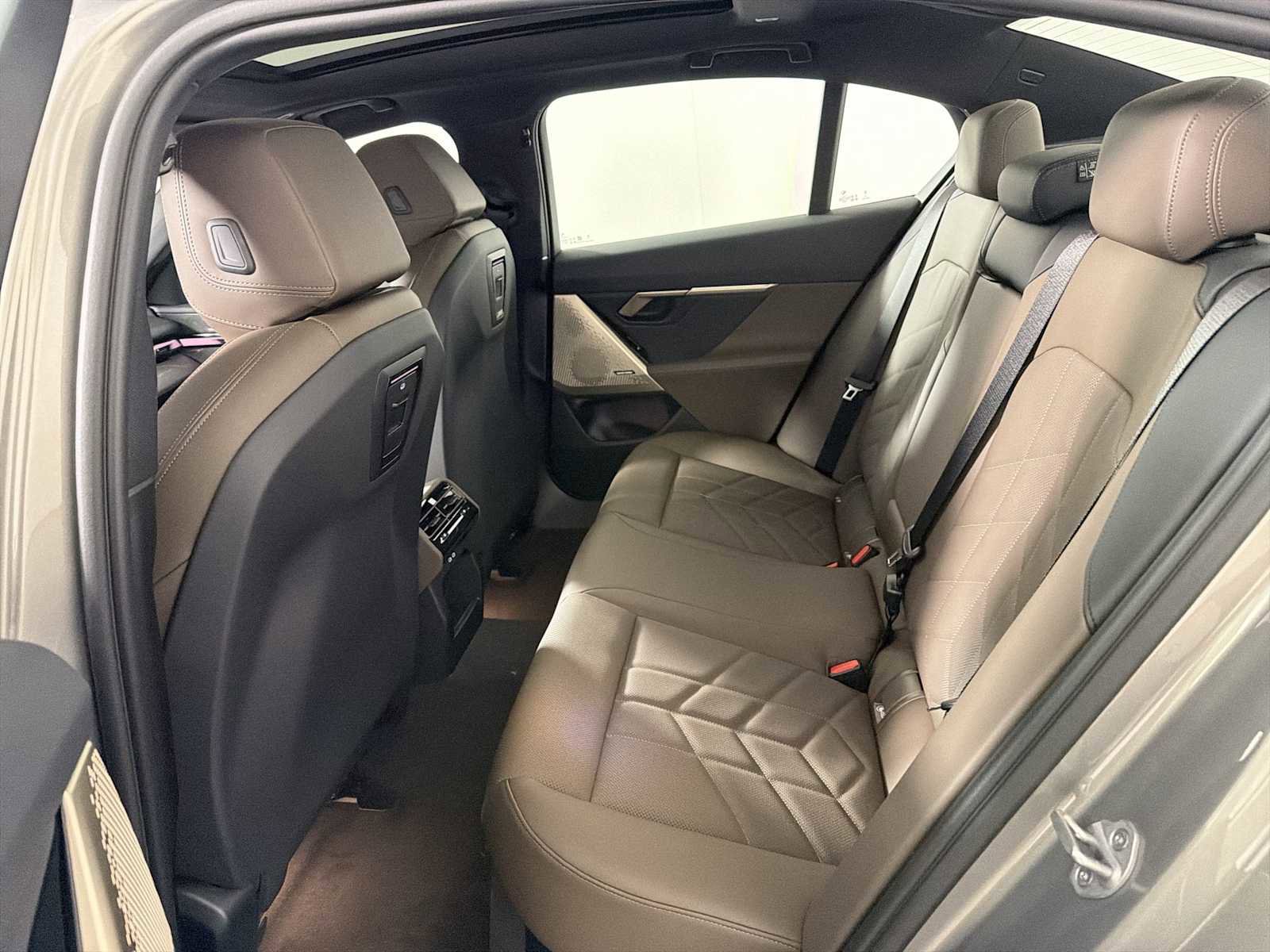 New 2026 BMW 530i xDrive w/ Premium Package image 19