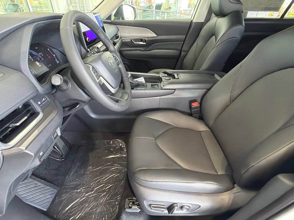 New 2026 Toyota Grand Highlander XLE FWD image 17