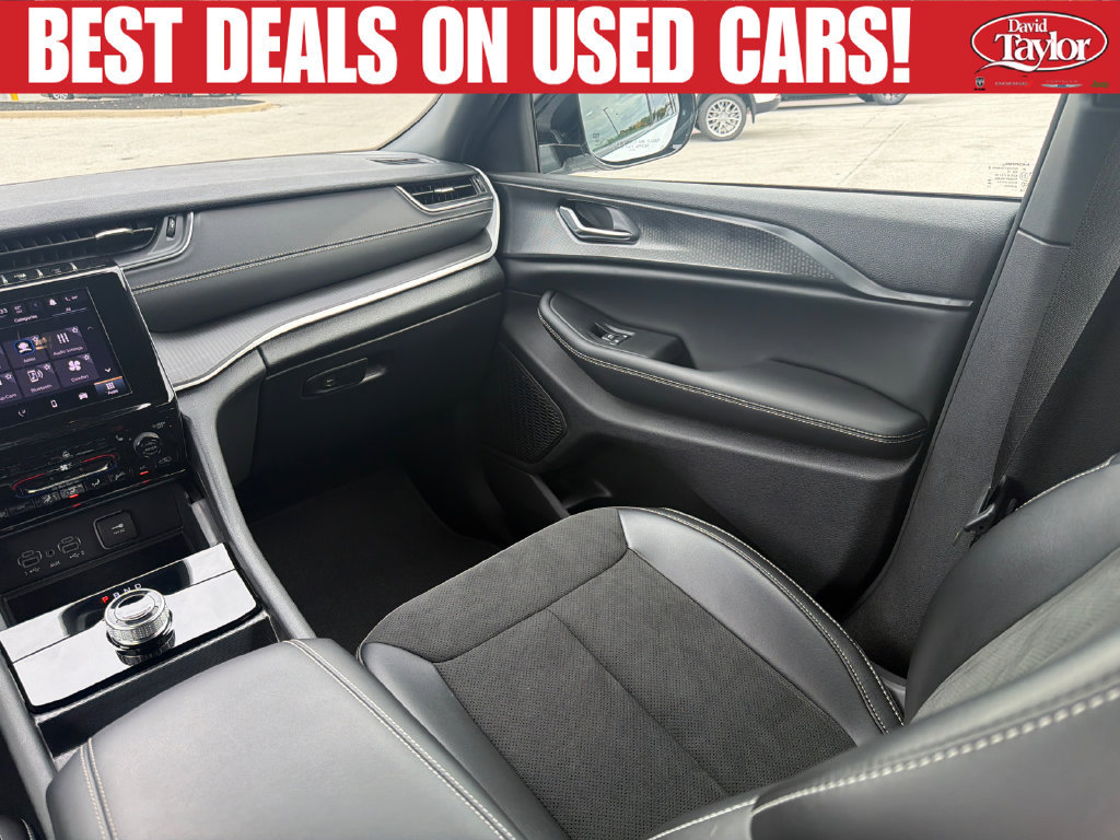 Used 2025 Jeep Grand Cherokee Altitude w/ Trailer Tow Package AWD/4WD image 23