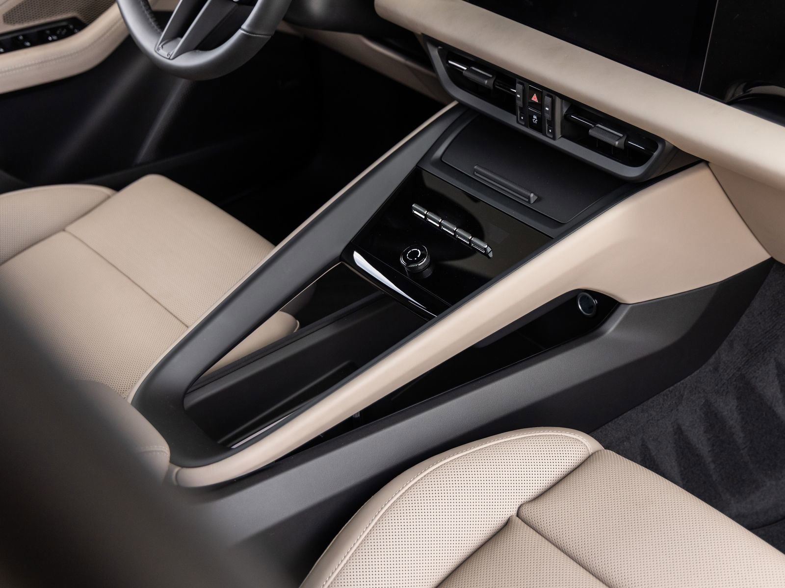 Certified 2025 Porsche Macan Electric image 45