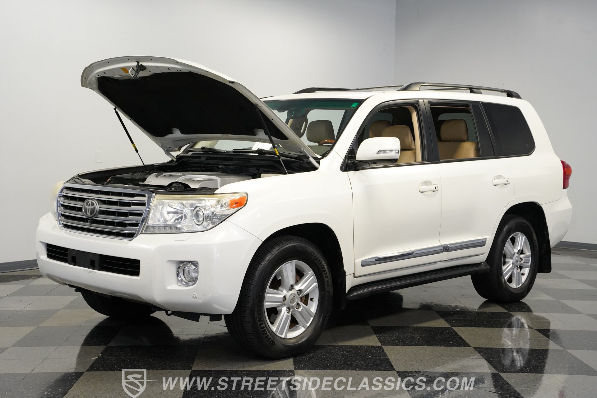 Used 2013 Toyota Land Cruiser AWD/4WD image 31