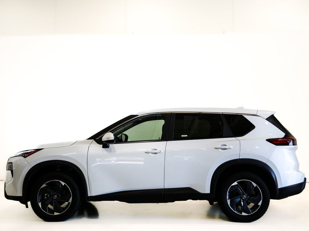 Used 2024 Nissan Rogue SV AWD/4WD image 5
