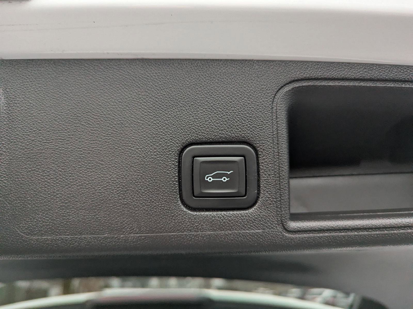 Used 2022 GMC Terrain SLT w/ Infotainment Package II image 32