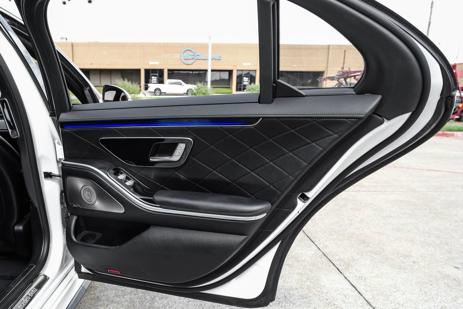 Used 2022 Mercedes-Benz S 580 4MATIC Sedan w/ AMG Line Package image 43