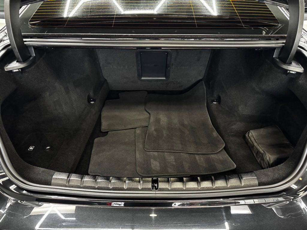 Used 2025 BMW 740i w/ Premium Package image 47