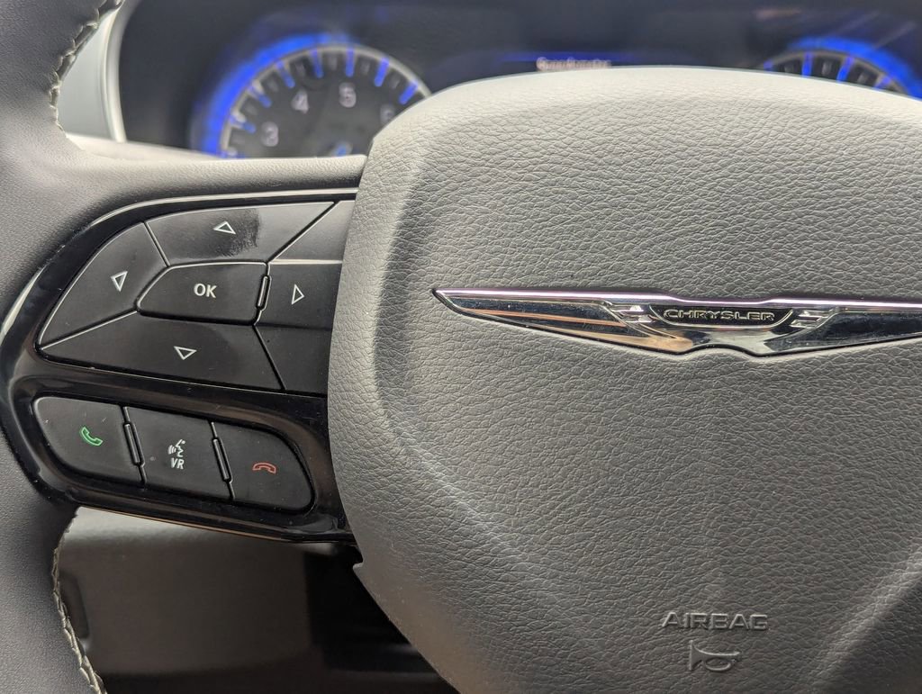 Used 2025 Chrysler Pacifica Limited FWD image 14