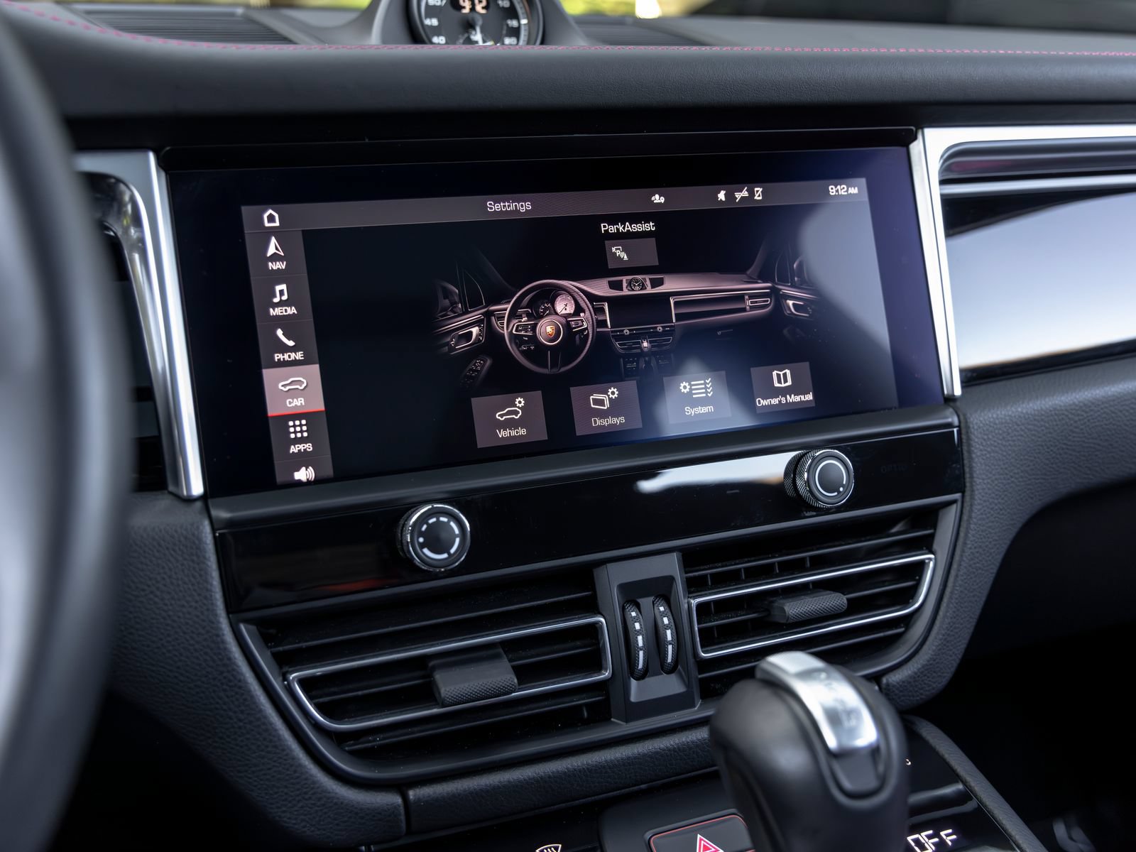 Certified 2023 Porsche Macan AWD/4WD image 34