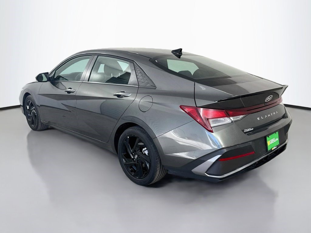 Used 2026 Hyundai Elantra Sport FWD image 7