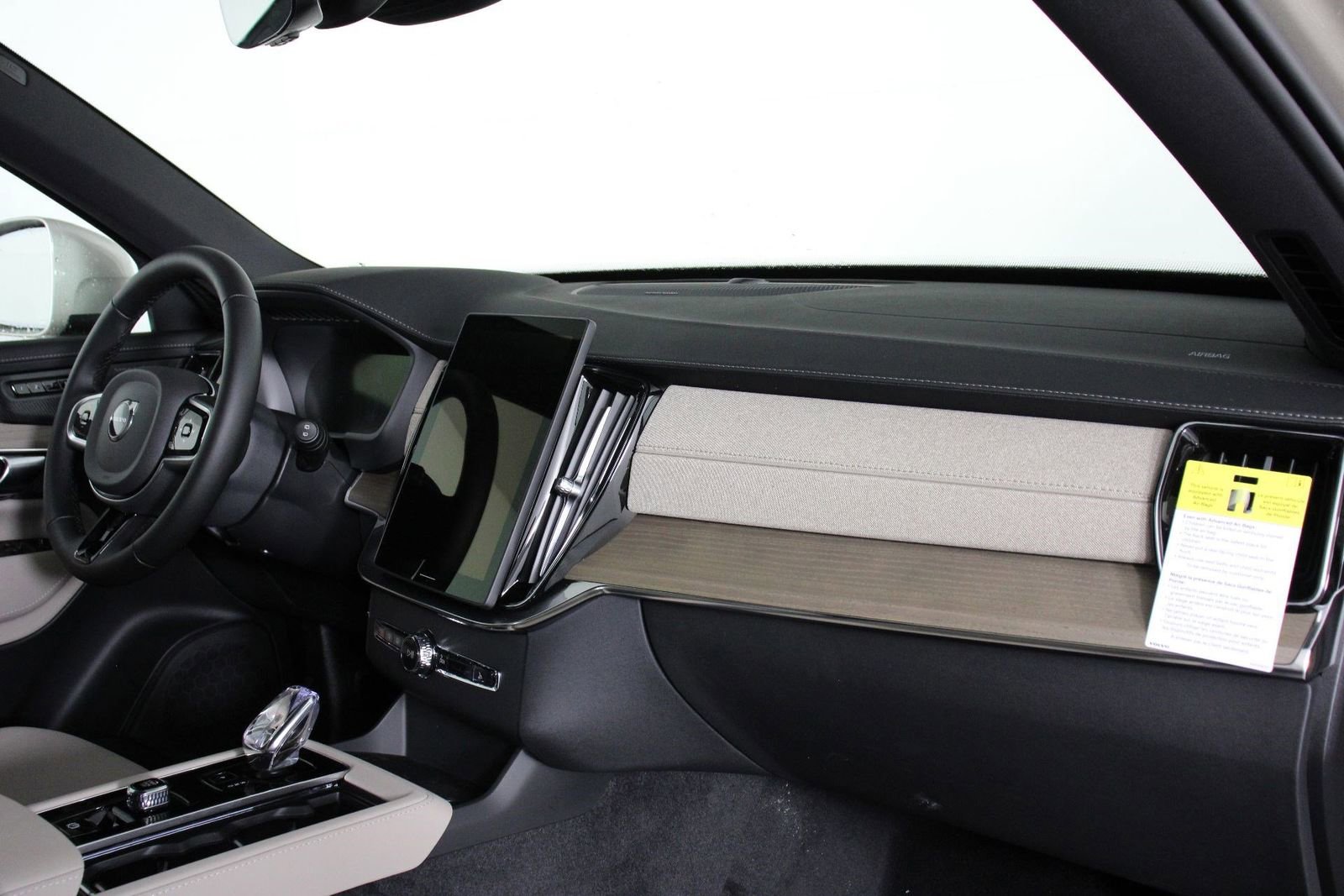 New 2026 Volvo XC90 T8 Plus w/ Protection Package Premier image 9