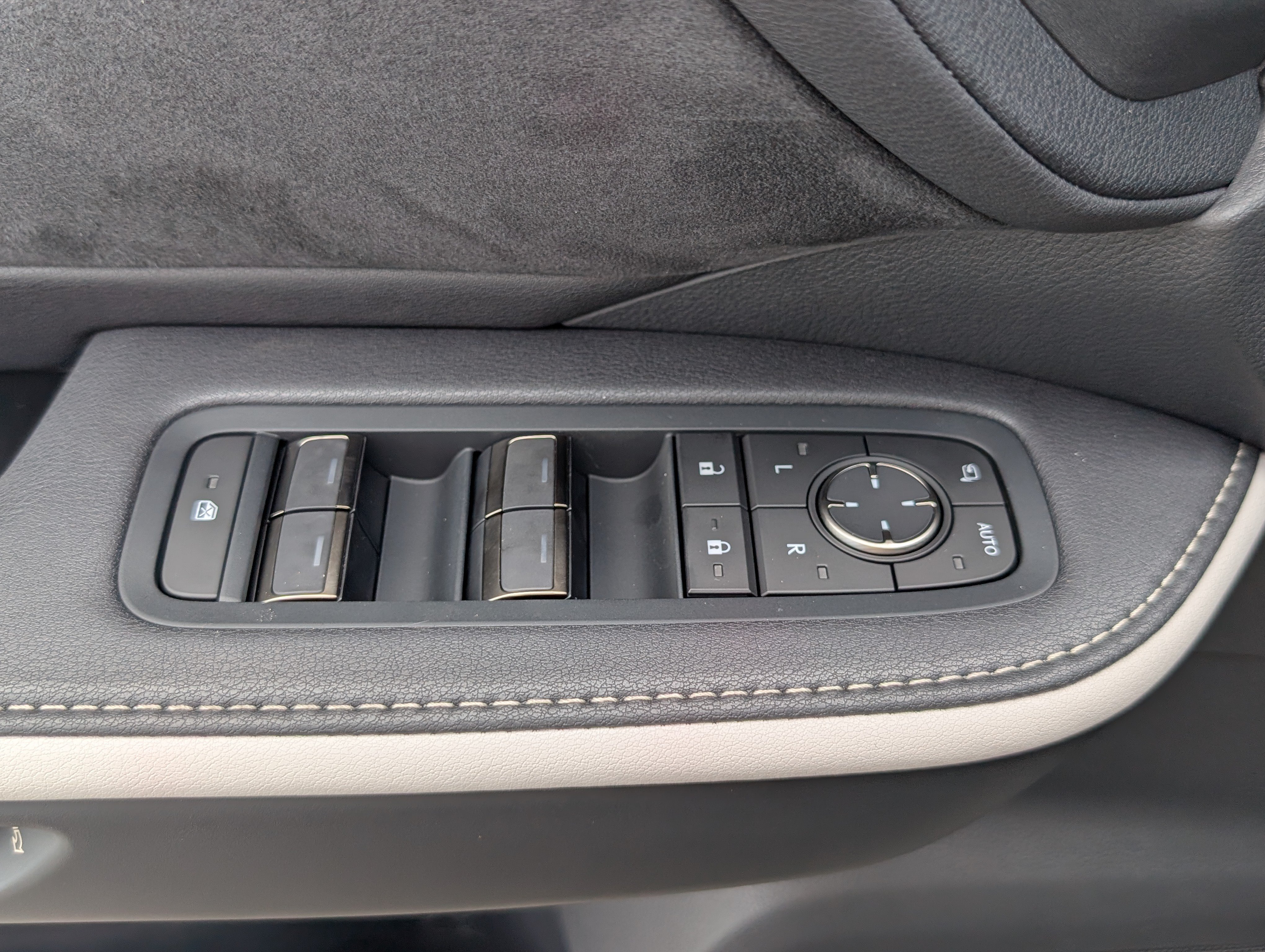 New 2026 Lexus TX 500h AWD image 17